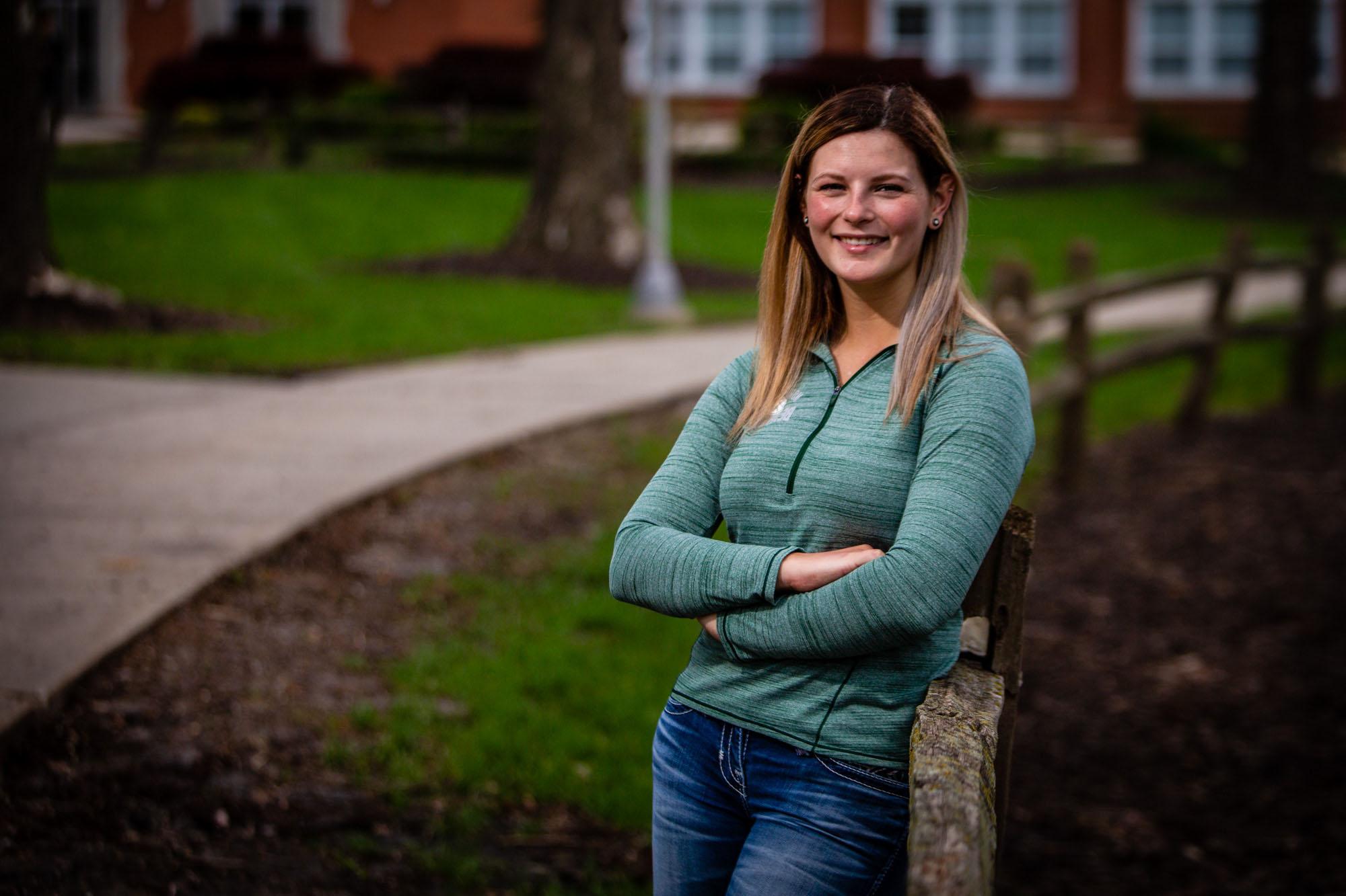 Jadelyn 斯图尔特 completed her bachelor’s degree in animal science this spring and is one of 20 students in the country to receive a pork industry scholarship from the National Pork Board. (Photo by Carly Hostetter/Northwest Missouri State University)